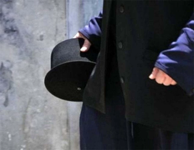 Περίεργη κλοπή στο Ηράκλειο: Άνοιξαν αυτοκίνητο και έκλεψαν τα… ράσα ιερέα!
